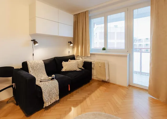 Bnb Sunny Balcony Studio Bratislava Inn *