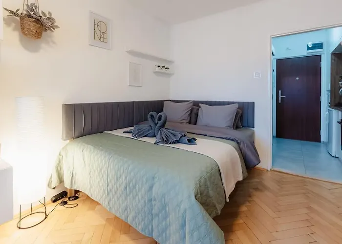 Inn Bnb Sunny Balcony Studio Bratislava *