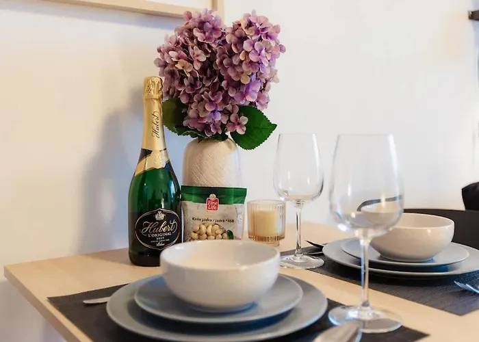 Bnb Sunny Balcony Studio Bratislava Inn *