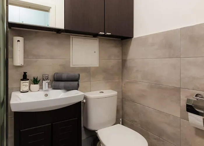 Bnb Sunny Balcony Studio Bratislava Inn